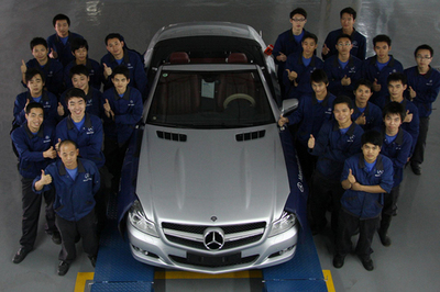 東莞仁孚華星榮膺2011年度梅賽德斯-奔馳最佳經(jīng)銷商獎(jiǎng)，彰顯卓越服務(wù)與銷售實(shí)力